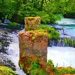 Hotri House On The River Island 빌라 Ripac