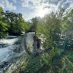 Hotri House On The River Island 빌라 Ripac