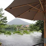 Hotri House On The River Island Ripac