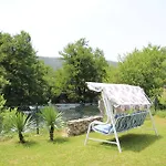 빌라 Hotri House On The River Island *