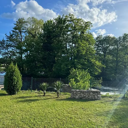 וילה Hotri House On The River Island Ripac