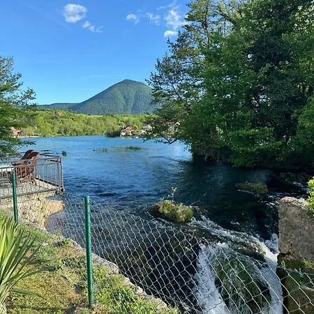 Hotri House On The River Island Ripac
