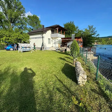 Hotri House On The River Island Villa