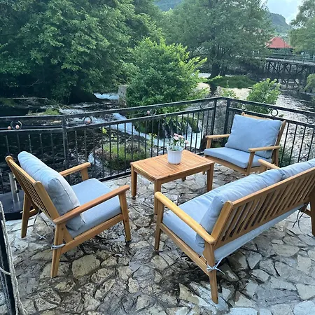 Hotri House On The River Island فيلة