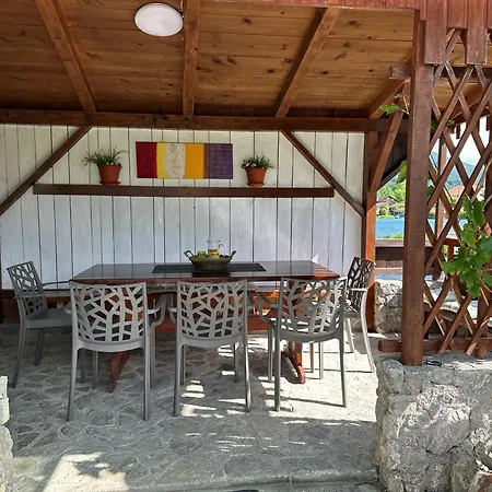 Hotri House On The River Island