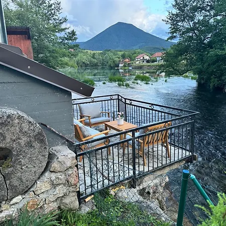 Hotri House On The River Island