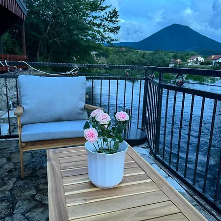 Hotri House On The River Island Ripač