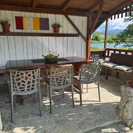 Hotri House On The River Island Villa