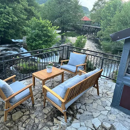 Hotri House On The River Island Villa *