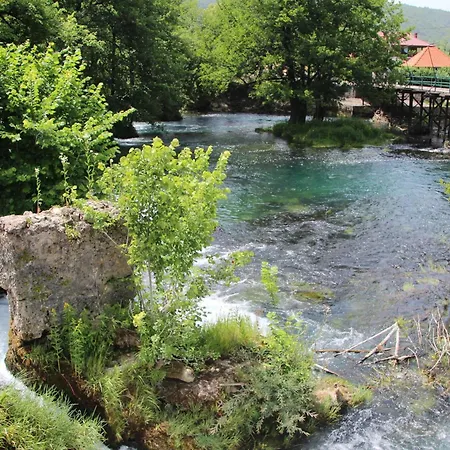 فيلة Hotri House On The River Island