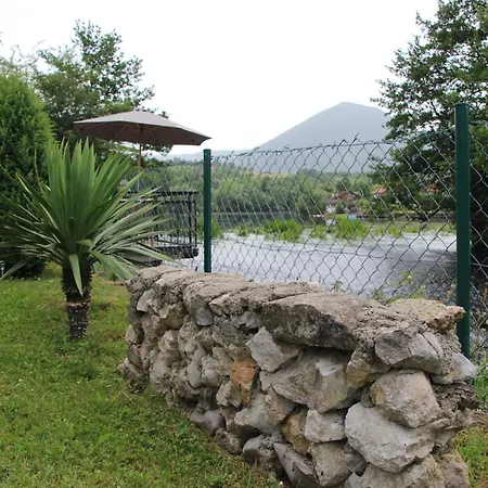 Hotri House On The River Island Ripac