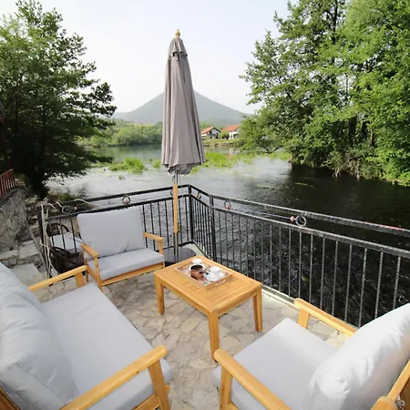 Hotri House On The River Island Villa