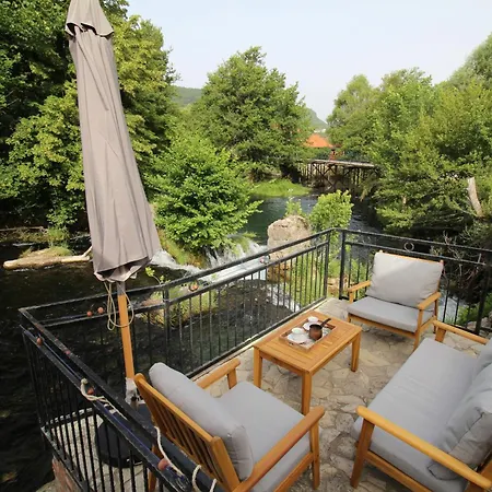 Hotri House On The River Island Ripac