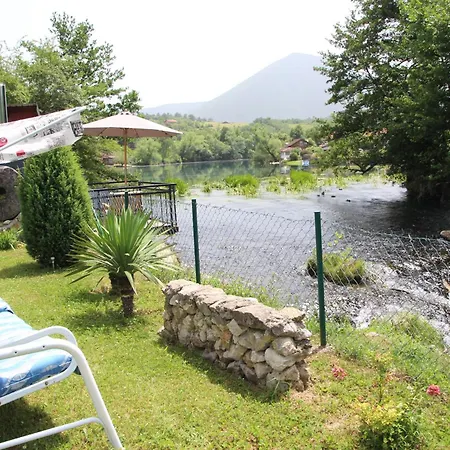 Hotri House On The River Island فيلة