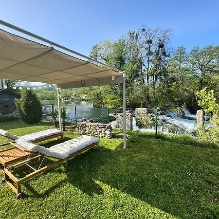 Villa Hotri House On The River Island
