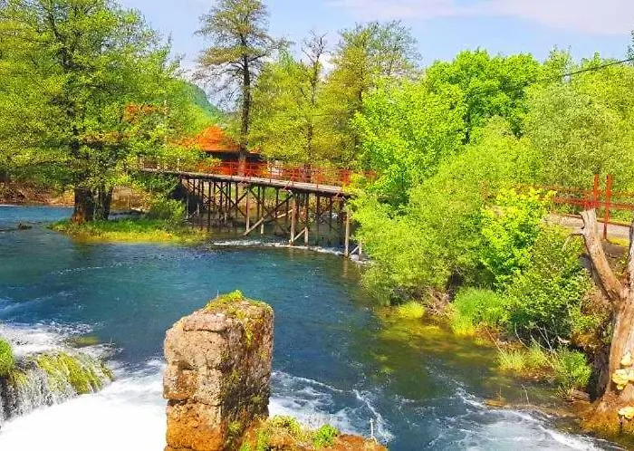 Hotri House On The River Island