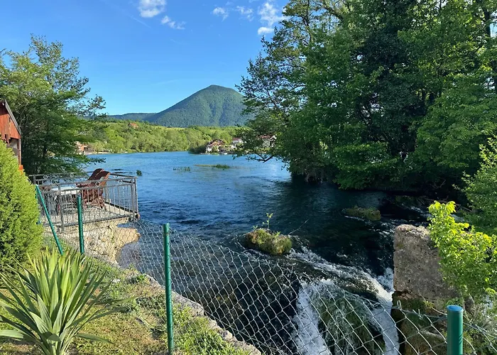 Hotri House On The River Island Ripac