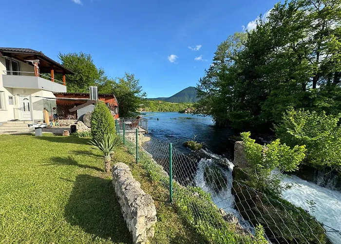 Hotri House On The River Island Ripac