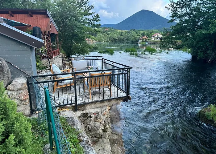 Hotri House On The River Island فيلة