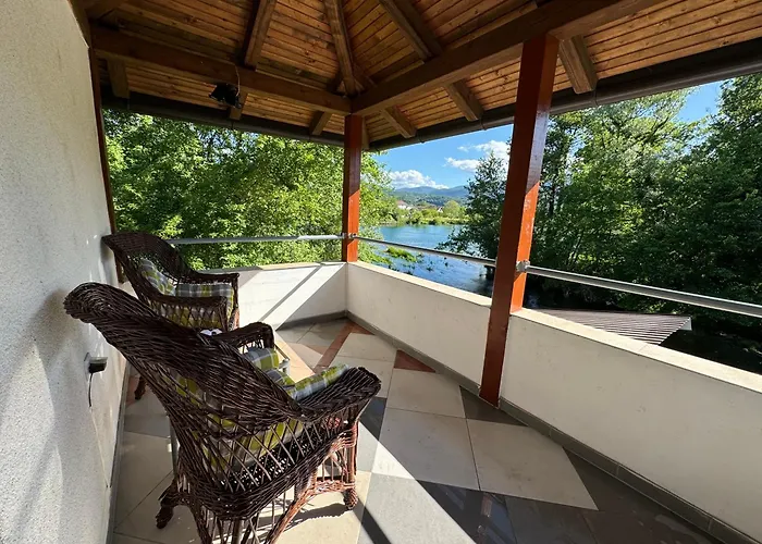 Βίλα Hotri House On The River Island Ripac