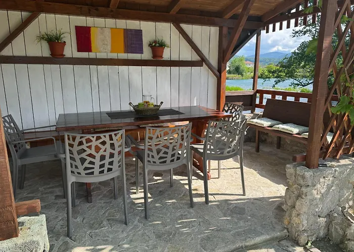 Hotri House On The River Island Βίλα