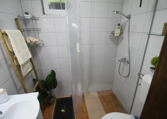 Hotri House On The River Island