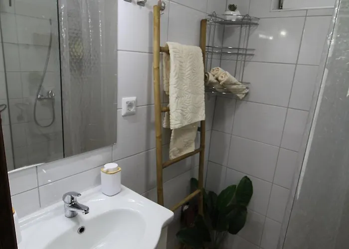 Hotri House On The River Island * Ripac